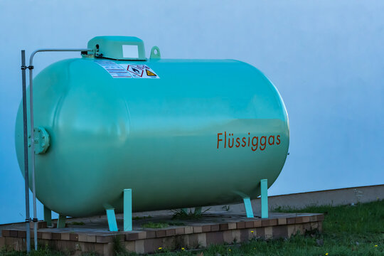 Ein Gastank mit Fl&uuml;ssiggas f&uuml;r den Privathaushalt, Deutschland, 06.11.2022, Calau