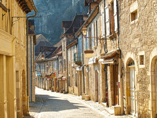 Cité Sainte de Rocamadour dans le Lot en Occitanie. Rue Roland le Preux, entrée Porte du Figuier - obrazy, fototapety, plakaty
