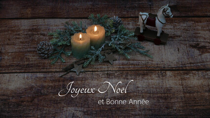 Carte de Noël : bougies avec décorations de Noël et le texte Joyeux Noël et bonne année.