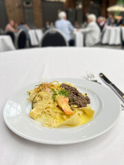 Pasta, Lachs, Soße, Linsen, frisch