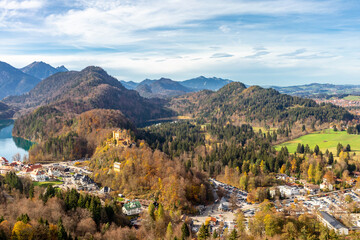Fototapeta na wymiar Kleine Herbstwanderung durch die schöne Landschaft im Allgäu bei Füssen - Bayern - Deutschland