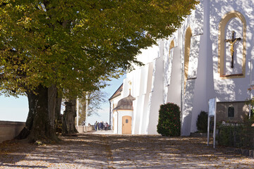 die Wallfahrtskirche Mariä Himmelfahrt auf dem Hohen Peissenberg in Oberbayern