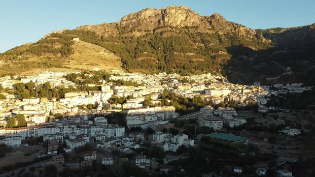Video a&eacute;reo de la Sierra de Cazorla, m&aacute;s concretamente, la zona de la Cascada de La Malena.