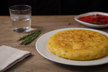 Tortilla de patatas, tortilla española, pimientos del piquillo