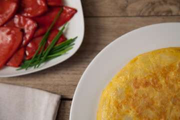 Tortilla de patatas, tortilla española, pimientos del piquillo