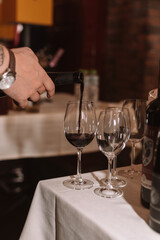 We open a bottle of white red or rosé sparkling wine and pour into glasses for a great friendship with wine lovers.