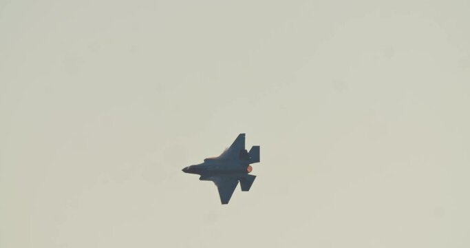 F35 Stealth fighter performing high speed combat maneuvers
