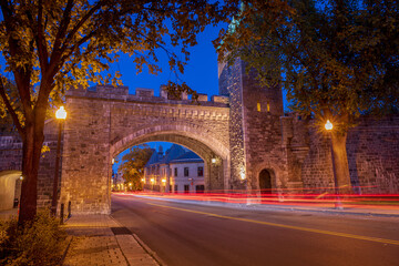 the old town of Quebec is protected by stone walls, here is one of the 3 gates.