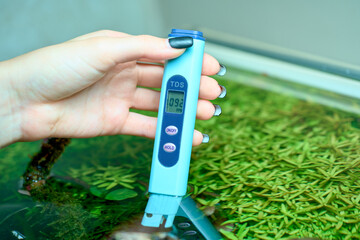 Measuring the TDS of the water in planted aquarium.