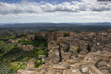 Obraz premium Scenery of Siena, a beautiful medieval town in Tuscany, landmark Mangia Tower and Basilica of San Domenico, Italy