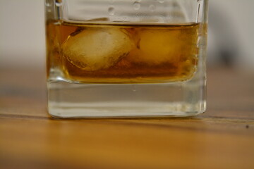 Makrofotografie Whiskyglas und Eiswürfel