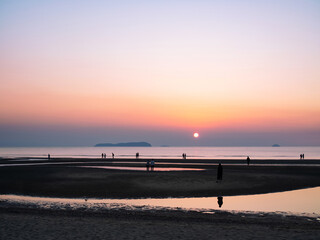 香川県・父母ヶ浜の夕暮れの風景