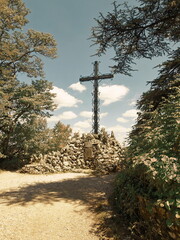 Notre-Dame de Rocamadour en Occitanie. Esplanade de la Croix de Jerusalem au sommet du sanctuaire