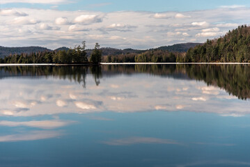 Fototapeta premium Réservoir L'Escalier, trees sky reflected