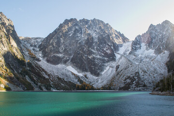 Sunny fall day in the cascades on Lake Colchuck