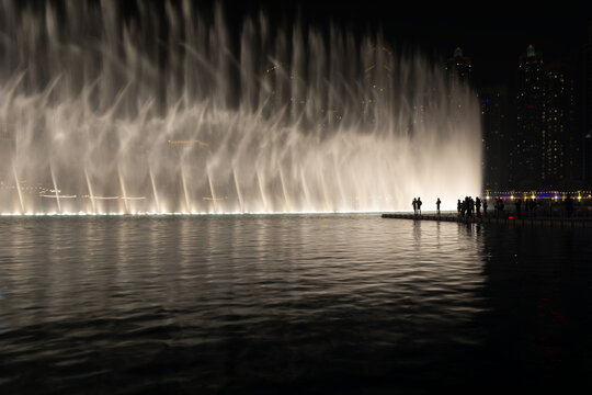 Dubai dancing fountain and people enjoying the show
