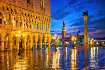 Fototapeta premium Piazza San Marco at night, view on venetian lion and san giorgio maggiore, Vinice, Italy