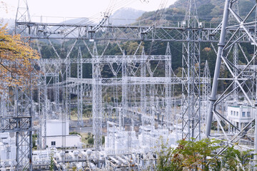 山間の高圧変電所の設備