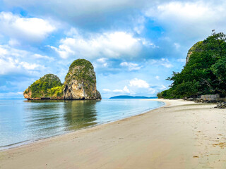 Fototapeta premium Railay and Phra nang Cave Beach in Krabi, Thailand