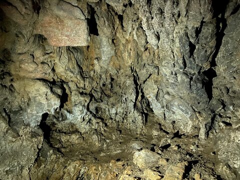 The cave Muzeva hisa in the significant landscape of the Devil's Passage canyon - Croatia (&Scaron;pilja Muževa hi&scaron;a ili Muževa hi&scaron;ica u kanjonu Vražji prolaz, Skrad - Gorski kotar, Hrvatska)