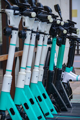 電動キックボードがスタンバイしている