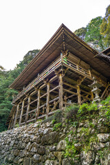 日龍峯寺高澤観音境内の舞台作りの本堂の景色　北条政子の寄進した多宝塔のある寺