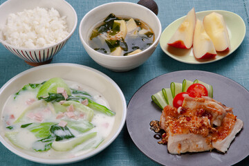 栄養バランスを考えた夕食セット