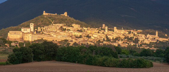 Assisi, Perugia. Panorama della città al tramonto