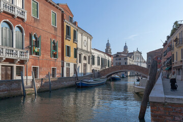 Venezia.Rio con ponte verso la Chiesa dell'Angelo Raffaele
