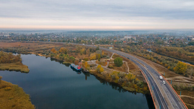 The road to Krym through the Kherson Bridge in Antonovka. A bridge across the Dnieper River connecting the right and left banks