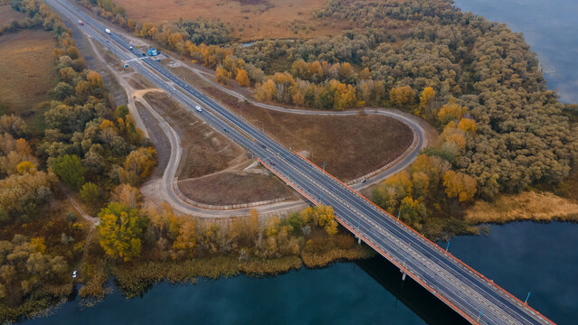 The road to Krym through the Kherson Bridge in Antonovka. A bridge across the Dnieper River connecting the right and left banks