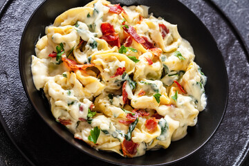 ricotta spinach tortellini in creamy cheese sauce