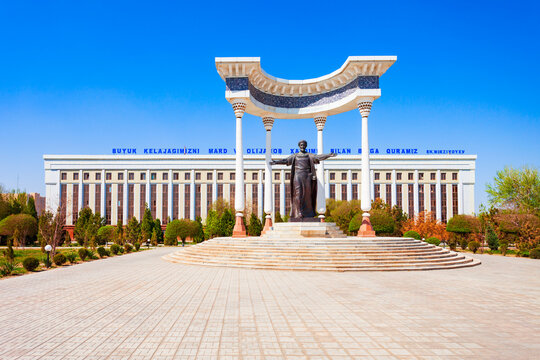 Muhammad Al Khwarizmi Monument, Urgench Town Hall