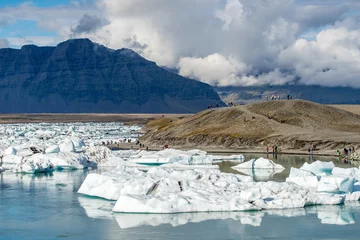 Foto op Aluminium Jökulsarlon glacier lagoon and Vatnajokull glacier in Jökulsarlon. Vatnajokull is one of the largest glaciers in Europe. © rolf_52