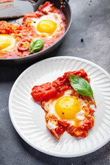 egg fried tomato shakshuk breakfast eggs vegetable meal food snack on the table copy space food background top