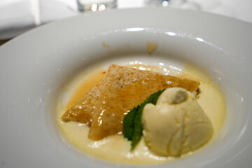 Eiscreme mit Apfel