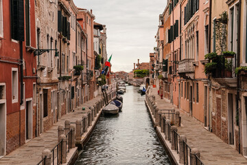 Fototapeta na wymiar charming view of a canal in Venice, Italy 
