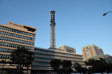 中央大学・市ヶ谷キャンパス　（背景に防衛省庁舎）