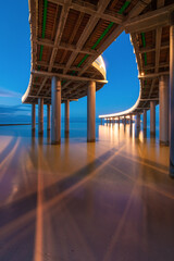 Seebrücke an der Ostsee in Koserow auf Insel Usedom am Abend