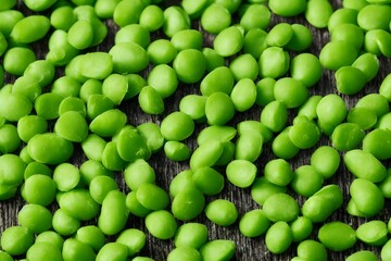 green peas, fresh food ingredient, a healthy vegetable food item