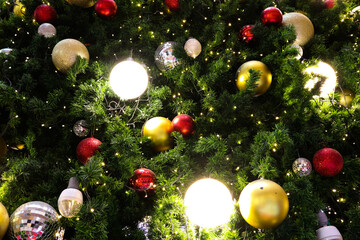 Obraz na płótnie Canvas Close up of balls on christmas tree.
