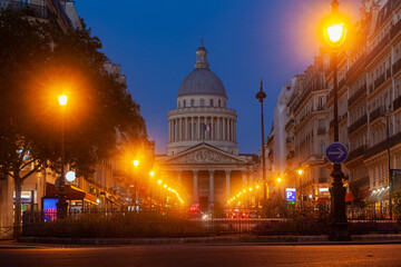 Fototapeta na wymiar View of the Pantheon building in Paris at sunset time