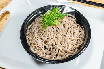 電子レンジで作るかけ蕎麦