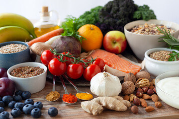 Auswahl an gesunden Lebensmitteln zur Senkung des Blutdrucks und Vorbeugung von Krankheiten