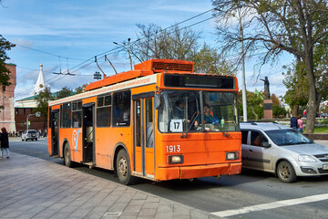 Fototapeta na wymiar bus on the street