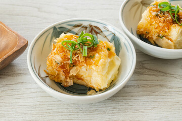 小鉢の揚げ出し豆腐