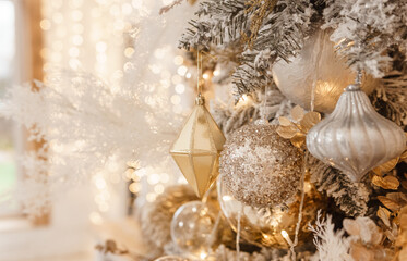 Vintage handmade Christmas tree toy hanging on a Christmas tree. © Анна Маркина