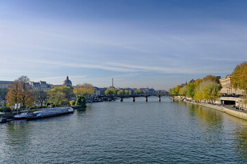Obraz premium Promenade dans Paris.