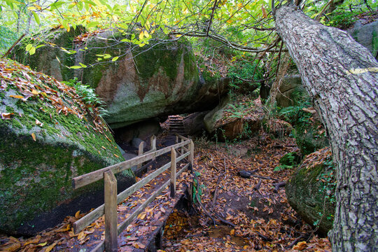 la Vall&eacute;e des Traouiero &agrave; perros guirec - tregastel