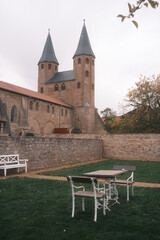 Fototapeta na wymiar Klostergarten und Kloster Drübeck im Herbst